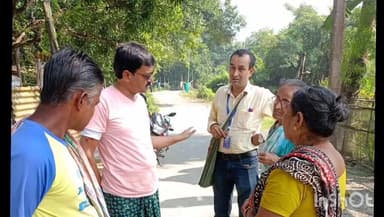 বালুরঘাট: বালুরঘাট ব্লকের ডাঙ্গা অঞ্চলে SIR এর ফর্ম ফিলাপে সাধারণ মানুষকে সাহায্য করতে টিএমসির পক্ষ থেকে সহায়তা ক্যাম্পের আয়োজন