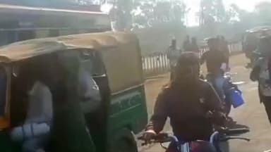 गोहरगंज: रायसेन: मंडीदीप जिलेटिन चौराहे के पास गाय को बचाने में यात्री बस रेलिंग से टकराई, कोई जनहानि नहीं