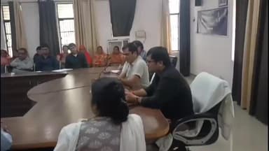 बैरिया: बैरिया तहसील में सहायक निर्वाचन अधिकारी ने मतदान के संभावित विभाजन को लेकर की बैठक, दी जानकारी