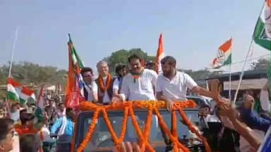 मझौलिया: मझौलिया में कांग्रेस का रोड शो, पवन खेड़ा और कन्हैया कुमार ने किया जनसमर्थन