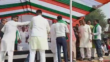 कुटुंबा: कुटुंबा पहुंचे पूर्व उपमुख्यमंत्री तेजस्वी यादव ने राजेश कुमार के समर्थन में जनसभा को किया संबोधित