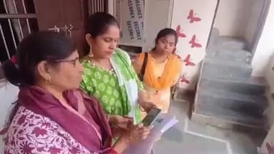 केराकत: केराकत के नरहन गांव में आज 12 बजे बी एल ओ द्वारा (SIR) पुनरीक्षण ईन्यूमरेशन फार्म का वितरण किया गया