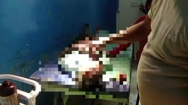 पेण्ड्रा रोड गौरेला: सड़क किनारे खून से लथपथ युवक को परिजन इलाज के लिए गौरेला जिला अस्पताल लाए