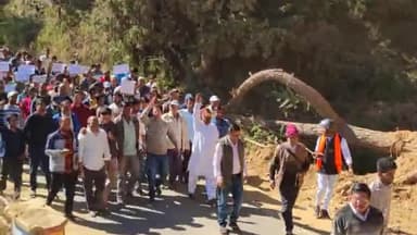 कांडा: पृथक विकासखण्ड की मांग को लेकर कांडा कालिका मंदिर से कांडा तहसील तक विशाल जनाक्रोश रैली का आयोजन कर जताया गया विरोध