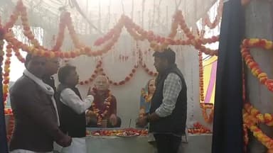 चकरनगर: स्व. पुनुराम व उनकी धर्मपत्नी मीना देवी की मूर्ति का विधायक ने किया अनावरण, बिहार में तेजस्वी की आंधी है: राघवेंद्र गौतम