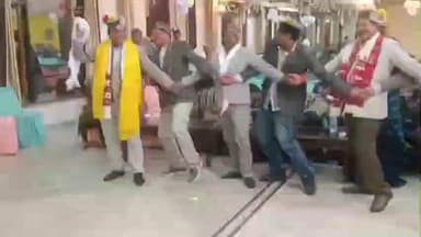 कल्पा: केबिनेट मंत्री JS नेगी का किन्नौरी लोकनृत्य करते हुए वीडियो आया सामने, कांग्रेस के अन्य पदाधिकारी भी रहे मौजूद