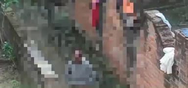 हंडिया: भदवां में विवाद के बीच अधेड़ की हरकत, वीडियो हुआ वायरल