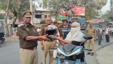 सगड़ी: राष्ट्रीय सड़क सुरक्षा माह के तहत महराजगंज पुलिस ने चलाया हेलमेट वितरण एवं चालान अभियान, लोगों को किया जागरूक