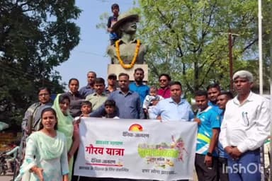 नवा बाज़ार: झारखंड स्थापना दिवस को लेकर दैनिक जागरण द्वारा निकाली गई गौरव यात्रा