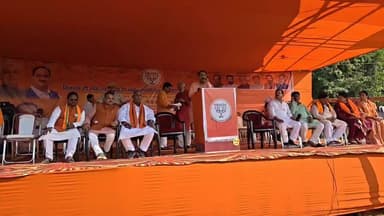 #मोतिहारी
आज नेहरू स्टेडियम मोतिहारी में मोतिहारी विधानसभा से एनडीए समर्थित भाजपा प्रत्याशी के पक्ष में आयोजित जनसभा में मध्य प्रदेश के मुख्यमंत्री श्री मोहन यादव जी के साथ शामिल होकर उपस्थित जनसमूह से भाजपा प्रत्याशी क़ो भारी मतों से विजयी