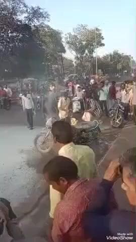 बेगमगंज: खड़ी मोटरसाइकिल में लगी आग, मची अफरातफरी