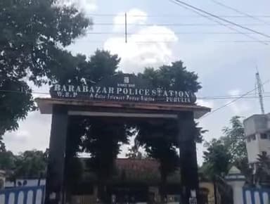 বরাবাজার: বরাবাজার থানায় নতুন আধিকারিককে সম্বর্ধনা জানাতে উপস্থিত বরাবাজার ব্লক তৃণমূল নেতৃত্বরা