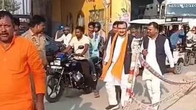 तमकुही राज: विधायक डॉ. असीम कुमार राय ने एनएच 727बी का निर्माण कार्य रोका, जल निकासी को लेकर जताई नाराजगी