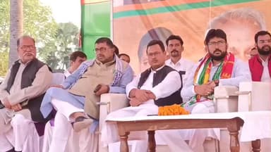 मोदनगंज: ओकरी में एनडीए की चुनावी सभा संपन्न, विकास के लिए एनडीए के पक्ष में मतदान की अपील