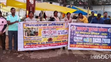 शंकरगढ़: अटल चौक में शंकरगढ़ पुलिस ने साइबर फ्रॉड और यातायात के प्रति जागरूकता अभियान चलाया, दी गई जानकारी