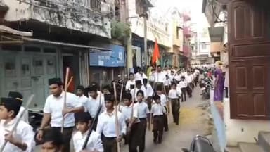 बड़वाह: राष्ट्रीय स्वयंसेवक संघ के शताब्दी वर्ष पर बड़वाह में बाल पथ संचलन निकला