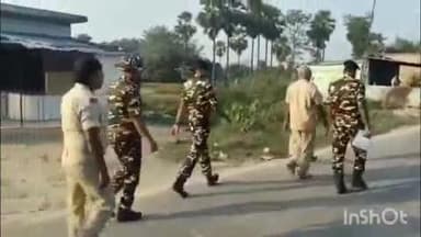 तुरकौलिया: तुरकौलिया में रविवार को चार बजे फ्लैग मार्च निकालकर लोगों से शांतिपूर्ण व भयमुक्त होकर मतदान करने की अपील की गई