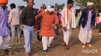 घोड़ाडोंगरी: हरीवाड़ी गांव में आदिवासी भाइयों का दीपावली मिलन, कांग्रेस नेताओं ने नृत्य से बढ़ाया उत्साह