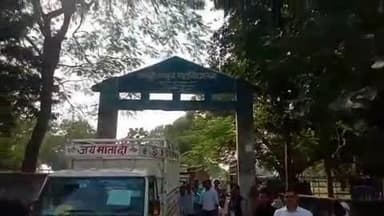 बंजरिया: कर्पूरी ठाकुर कॉलेज से बंजरिया सीओ द्वारा रविवार को 70 पीकअप छौड़ादानो डिस्पैच सेंटर रवाना किया गया