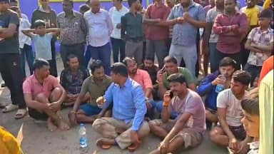 अकलतरा: नरियरा गांव में ट्रक ने बाइक सवार 2 युवकों को कुचला, हादसे में 1 युवक की मौके पर हुई मौत, 4 घंटे चला चक्काजाम