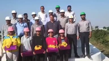 रहटगांव: एसएमएस बायोफ्युल कंपनी ने बालिकाओं का पुष्प तिलक लगाकर किया सम्मान