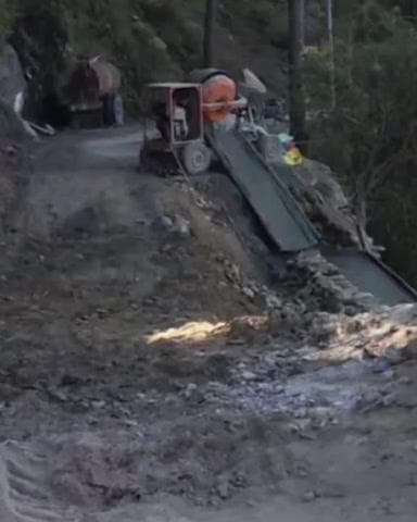 करसोग: करसोग में चारकुफरी से पांगणां सड़क पर छोटे वाहनों के लिए यातायात बहाल किया गया