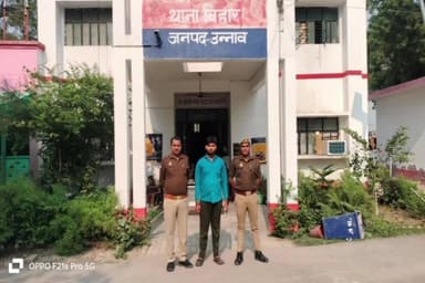 बीघापुर: बिहार थाना पुलिस ने दुष्कर्म के वांछित अभियुक्त को मलौना तिराहे से किया गिरफ्तार