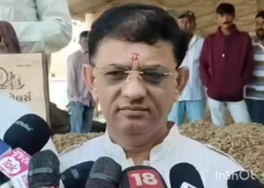 લીલીયા: સરકારની PSS યોજના અંતર્ગત મગફળીની ટેકાના ભાવે ખરીદીનો પ્રારંભ લીલીયાના ધારાસભ્ય શ્રી કસવાલાએ ઉત્સાહભેર આપી પ્રતિક્રિયા