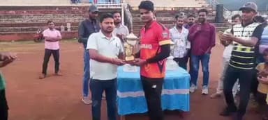 लिट्टीपाड़ा: लिट्टीपाड़ा के विजय मांझी स्टेडियम में तीन दिवसीय क्रिकेट टूर्नामेंट का फाइनल मुकाबला, जमशेदपुर ने बाजी मारी