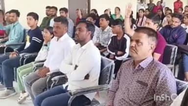 उज्जैन शहर: दशहरा मैदान स्थित जिला ग्रंथालय के सभागार में कलेक्टर ने विद्यार्थियों को परीक्षा की तैयारी के टिप्स दिए