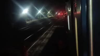 திருச்சி: பல்லவன் எக்ஸ்பிரஸ் 3 மணி நேரமாக ஒரே இடத்தில் நிற்ப்பதால் ரயில் பயணிகள் அவதி திருச்சி வர காலதாமதம் ஆகும் என தகவல்