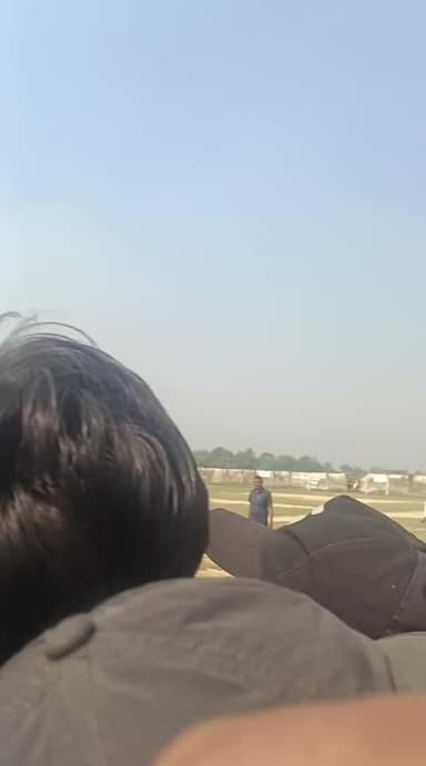 तेजस्वी यादव के हेलीकॉप्टर के पास एक लड़के ने दौड़ लगा दी #kaimur Bhabua