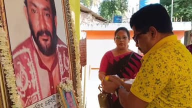 হাবড়া ২: শেরপুর মোর এলাকায় রঞ্জিত চক্রবর্তীর স্মৃতি রক্ষা কমিটির পক্ষ থেকে রক্তদান শিবির উপস্থিত ছিলেন বিধায়ক