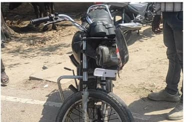 ताखा: ऊसराहार थाना क्षेत्र में अज्ञात वाहन ने मारी टक्कर, दो बाइक सवार हुए घायल