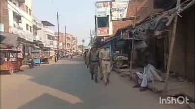 हिसुआ: हिसुआ में थाना प्रभारी मृत्युंजय कुमार की देखरेख में बिहार विधानसभा चुनाव को देखते हुए निकला फ्लैग मार्च