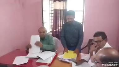 मधुपुर: गड़िया पंचायत भवन में बंदोबस्त पदाधिकारी ने कोर्ट कैंप लगाया