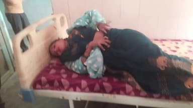 भरथना: महेवा बाजार में बड़ा हादसा, बच्चे को बचाने में टैम्पो पलटा, दो लोग हुए घायल