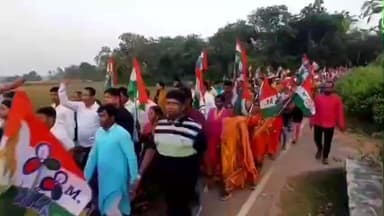 জামবনি: SIR -র নামে সাধারণ মানুষকে হয়রানি করার অভিযোগে চিঁয়াপাড়াতে বিশাল প্রতিবাদ মিছিল তৃনমূলর , উপস্থিত বিধায়ক