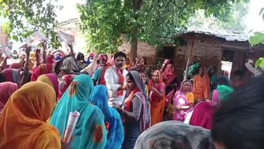 लगता है भईया जीविका संगठन भाजपा की बिकाऊ संस्था हो गई उसे जहां बुलाया जाता है चली जाती है ये अचार संहिता का उल्लंघन नहीं