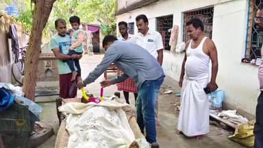 বাঘমুণ্ডী: ভুরশু বুথের তৃণমূল পঞ্চায়েত সদস্যের মৃত্যু, শেষ শ্রদ্ধা জানালেন বিধায়ক সুশান্ত মাহাতো