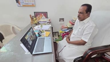 உத்திரமேரூர்: உத்திரமேரூர் எம்எல்ஏ திமுக தலைவரும் தமிழ்நாட்டின் முதலமைச்சருமான மு க ஸ்டாலின் தலைமையில் நடைபெற்ற காணொளி காட்சி வாயில் கூட்டத்தில் பங்கேற்பு