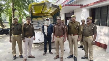 फरेंदा: बेलवा चौराहे पर पुलिस ने नेपाल ले जा रहे कद्दू बीज की पिकअप को पकड़ा, एक आरोपी गिरफ्तार