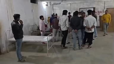 चंदला: नाहरपुर तिराहा के पास ट्रैक्टर की टक्कर से बाइक सवार तीन लोग घायल, चंदला अस्पताल में भर्ती