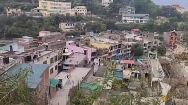 स्वारघाट: महिला ने जमीन पर तार लगाते समय देवर और देवरानी पर मारपीट और जान से मारने की धमकी देने का मामला दर्ज करवाया