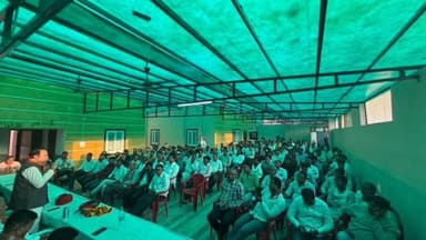 जहाज़पुर: जहाजपुर में मतदाता पुनरीक्षण कार्यशाला संपन्न, पूर्व मंत्री दवे बोले- नव मतदाताओं को जोड़ना संगठन की प्राथमिकता