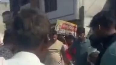 कैंपियरगंज: मछलीगांव मार्ग पर बाइक अनियंत्रित, महिला-बच्चे घायलः स्थानीय लोगों ने घायलों को अस्पताल पहुंचाया