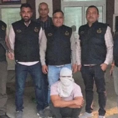 नीमराना: हरियाणा पुलिस ने नीमराना थाना क्षेत्र के गंडाला गांव निवासी एक व्यक्ति को गिरफ्तार किया, जो कई मामलों में फरार चल रहा था