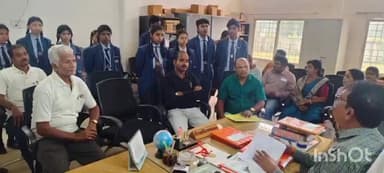 फरसगांव: फरसगांव के पीएम श्री सेजेस स्कूल में कक्षा दसवीं एवं बारहवीं के छात्र-छात्राओं के साथ पालकों की बैठक हुई