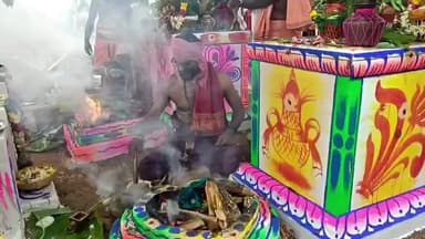 பரமக்குடி: வலயநேந்தல் கிராமத்தில் உள்ள காரா் உடைய அய்யனார் கோவிலில் மகா கும்பாபிஷேக விழா விமர்சையாக நடைபெற்றது