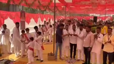 લીંબડી: લીંબડી BAPS સ્વામિનારાયણ મંદિર ખાતે 9 નવેમ્બર સવારે સત્સંગ હોમાત્મક યજ્ઞનું આયોજન કરવામાં આવ્યું હતું.